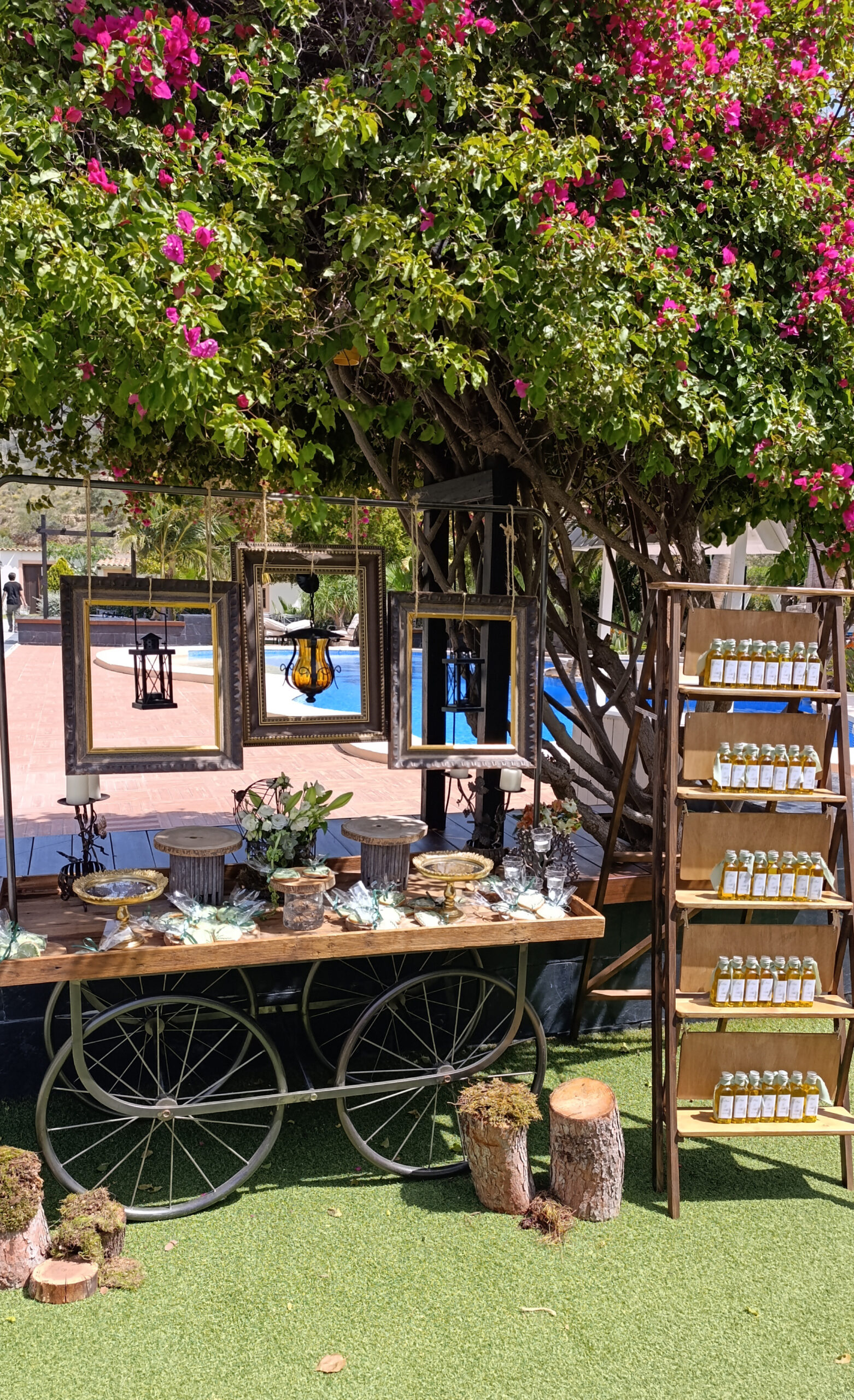 Mesa dulce con regalos para fiesta